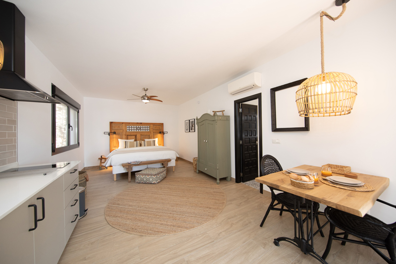 Casa Abajo in Competa, Andalusie, Spanje. Luxe vakantievilla met privezwembad en uitzicht over de Middellandse zee en bergen.