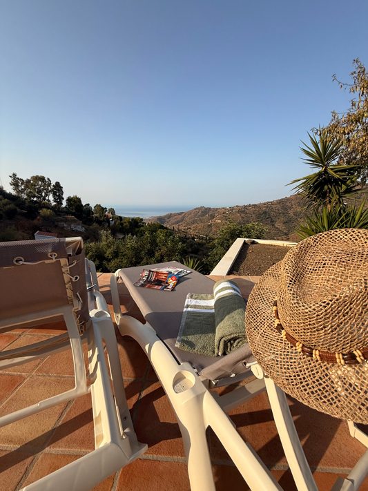 Zeezicht, Casa Abajo in Competa, Andalusie, Spanje. Luxe vakantievilla met privezwembad en uitzicht over de Middellandse zee en bergen.